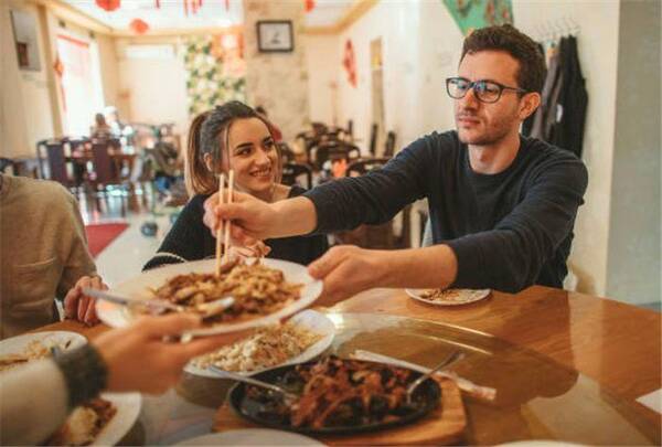 外国网民评论:为什么中国人为他们的食物感到