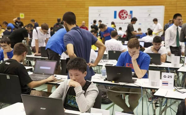 报道丨2018国际信息学奥赛首赛中国队表现出