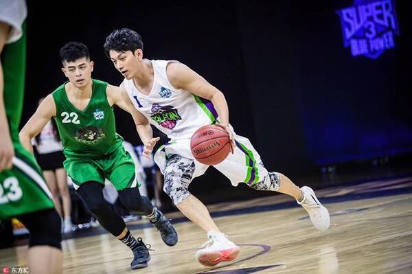 国版樱木花道现身企鹅球场 刘帅良真情流露催