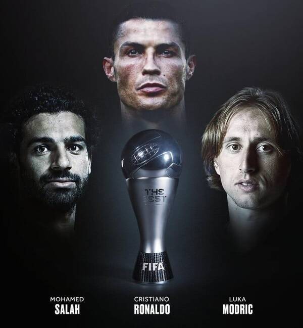 C罗领衔FIFA世界最佳三大候选,梅西12年来首