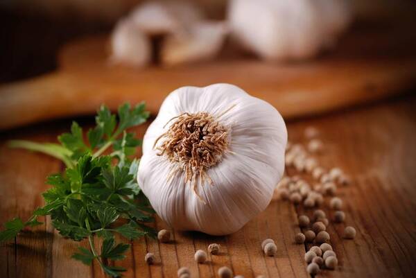 湖北女子往耳朵里塞大蒜止痒 第二天耳道里长毛