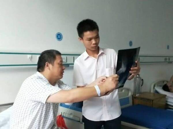 好人圈--廖孝炳一行走访慰问患病志愿者马春雄