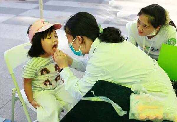 宝宝牙齿龋坏了?京都儿童健康学院教您科学护