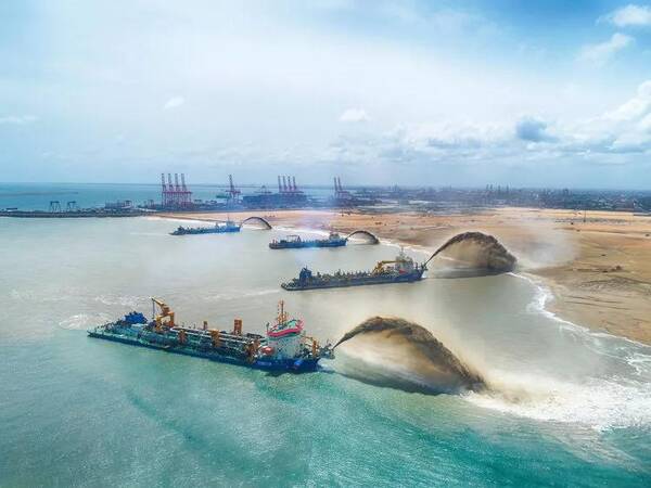 斯里兰卡正在建一个港口城市,设计类似于香港