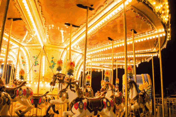 传说,旋转木马 是见证两个相爱的人的爱情游戏.