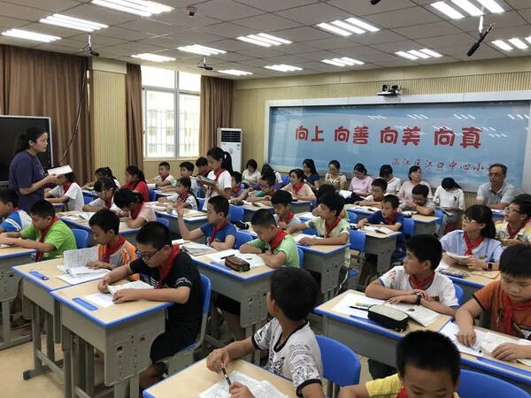 江口中心小学开展新学期语文学科集体备课活动