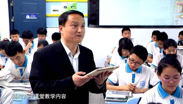 谁说平板只能玩游戏?这所学校的智慧课堂真心