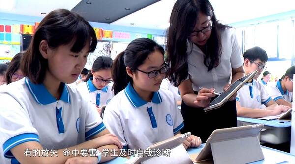 谁说平板只能玩游戏?这所学校的智慧课堂真心