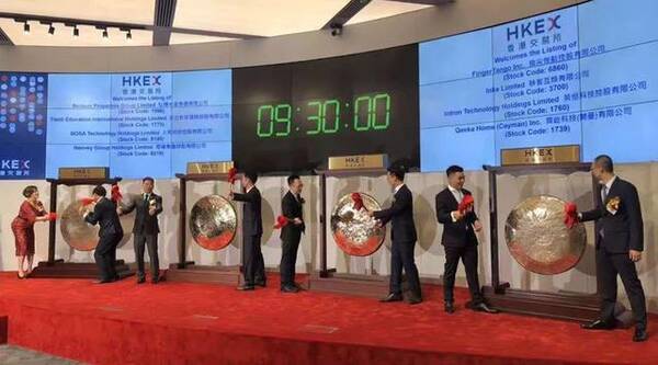 美国、香港上市的钟不够敲了