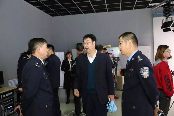 张效敏出席全区扫黑除恶专项斗争视频调度会