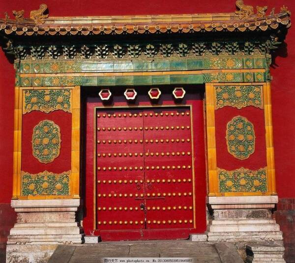 历史冷知识: 故宫的门钉为什么不能乱摸?