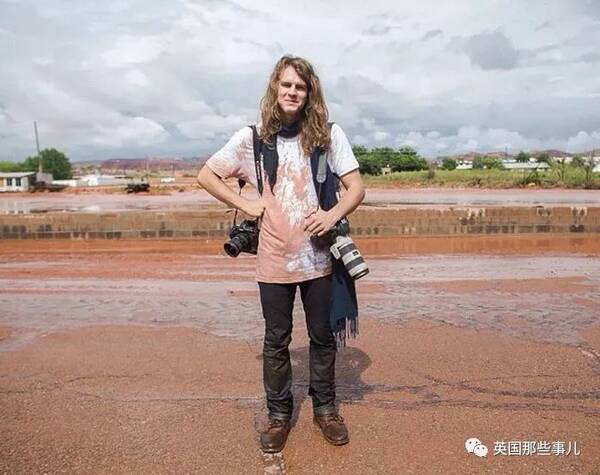 摄影师自己脱了个精光,为人们拍摄了一组特别