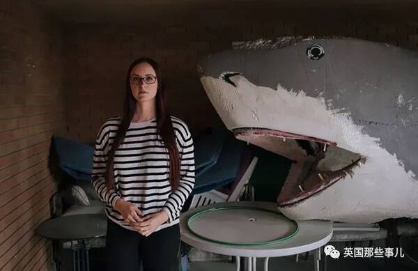 摄影师自己脱了个精光,为人们拍摄了一组特别