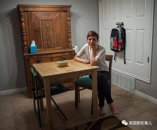 摄影师自己脱了个精光,为人们拍摄了一组特别