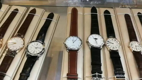 深港两地海关截获走私表!香港卖的手表一定是