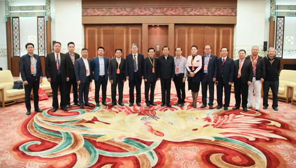 热烈祝贺首信华城孵化器荣获《中国创新与经济