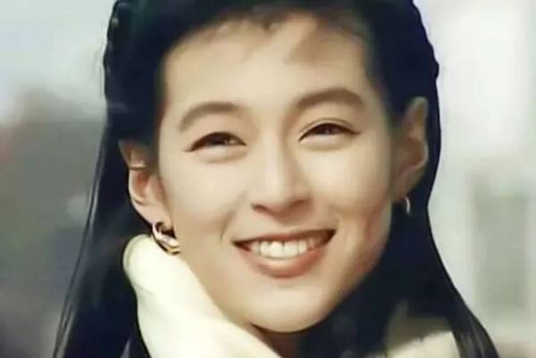 铃木保奈美和织田裕二27年后再度合演日剧!收视夺第一!保奈美坦白和“完治”重聚拍戏第一天紧张到早上4点起床!