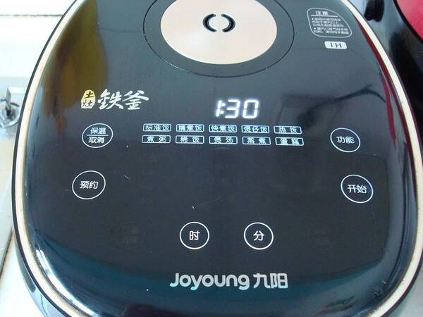 电饭煲炖鸡汤,这步骤不能少,才汤清鲜美不油腻