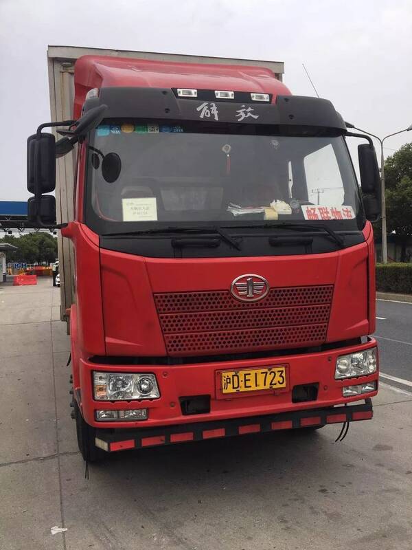 【青椒动态】二轮摩托车骑手使用假牌假证!