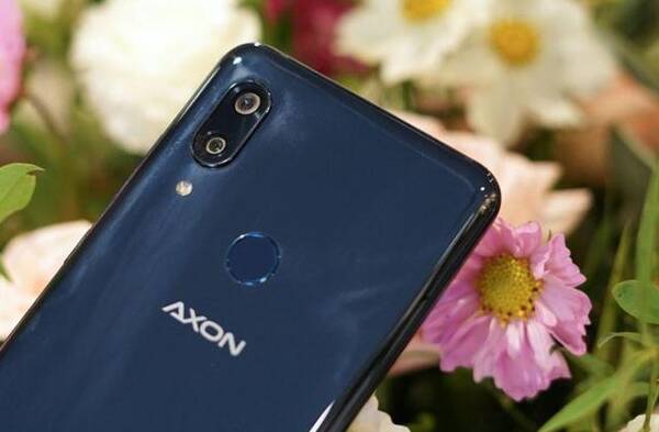 中兴天机Axon9 Pro正式发布,价格良心,无奈缺