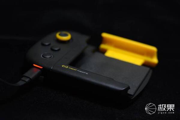 飞智黄蜂手柄评测,吃鸡农药猛如虎,从此不当猪