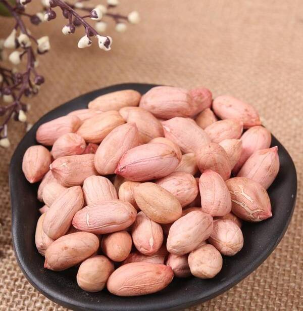 入秋后,花生和这种东西一起煮,头发变黑,睡眠改