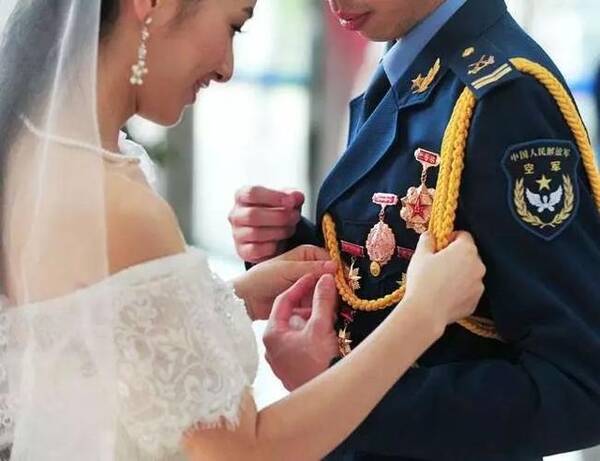 士兵结婚,到底能不能穿军礼服?