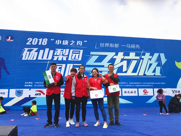 红马甲,大感动,中建二局志愿者服务砀山梨园国