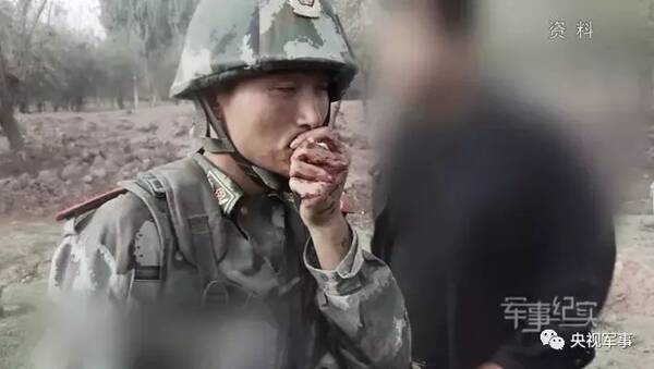央视曝光新疆反恐视频:战士被刺掉6颗牙后击毙