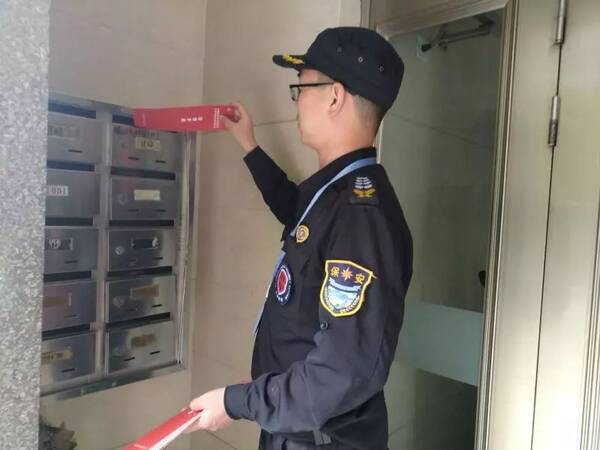 【进博我在岗】宝山区社区平安志愿者为进博消