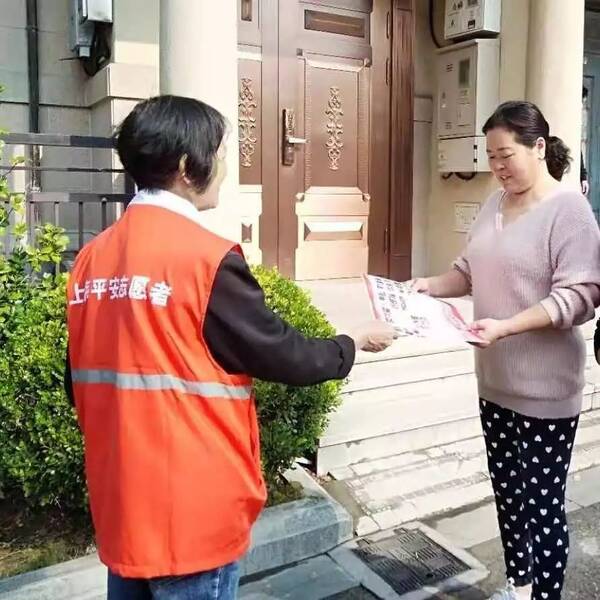 【进博我在岗】宝山区社区平安志愿者为进博消