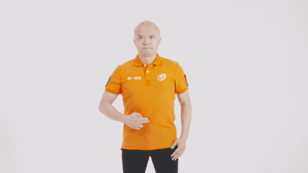 与自救时一样,拳眼放在肚脐略上方,另外一个手去包住你的拳 .