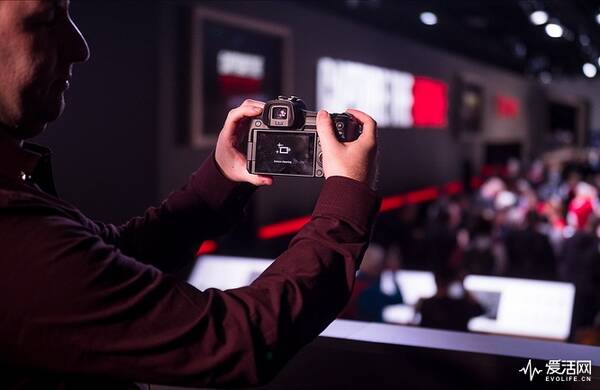 佳能:EOS R是6D2微单版 明年发布RF大三元