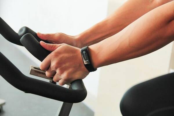 身教练大比拼,它比小米更具优势--乐心手环5实