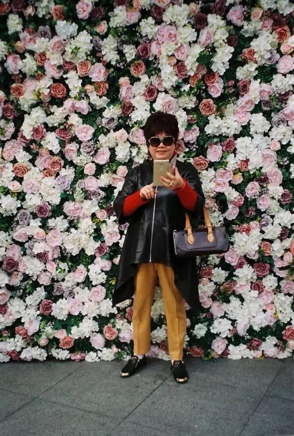 别再吐槽你妈妈的审美了!中国大妈才是最强