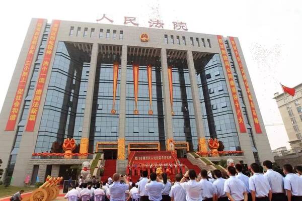8层高的审判综合大楼,建筑面积近23000平方米,是目前厦门市最大的法院