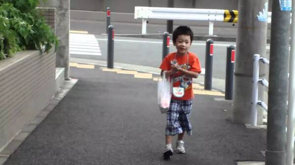 为什么日本父母会让孩子独自上学?背后原因让