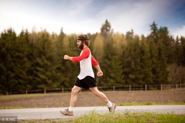 壹健康小知识:这六种走路姿势,正在悄悄损伤肌肉和关节