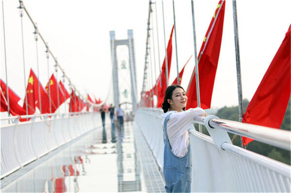 世间相遇邂逅都是久别重逢,去这些景区所有广温妮美女图片
