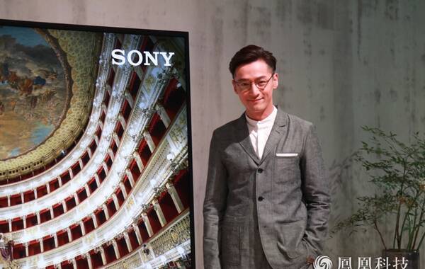 索尼今天在上海举办了一场新品发布会，正式在中国推出Z9D系列4K HDR电视。该系列包含65吋、75吋和100吋三种尺寸，其中100吋也是索尼电视迄今为止最大的屏幕尺寸。