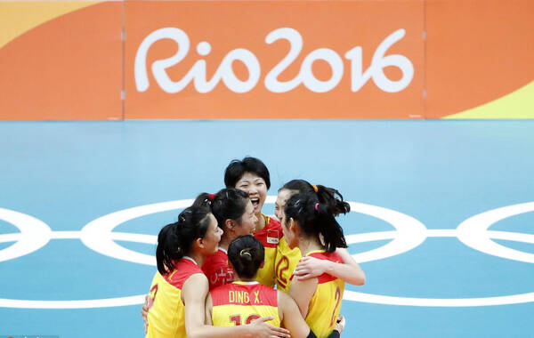 北京时间2016年8月21日上午结束的里约奥运会女排决赛中，中国女排3：1(19：25，25：17，25：22，25：23)战胜塞尔维亚女排，在2004年拿到雅典奥运会冠军后，时隔12年再次获得奥运会冠军，这也是中国代表团在本届奥运会上的第26枚奖牌。