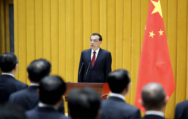 据中国政府网报道，4月16日，新一届国务院在中南海举行宪法宣誓仪式。国务院总理李克强监誓。