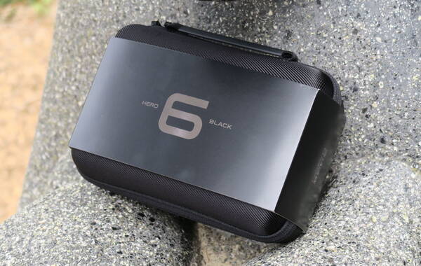 美国时间9月28日，运动相机品牌GoPro发布新款产品GoPro Hero 6 Black。该机支持4K 60p拍摄，可以捕获比实时速度慢10倍的慢动作素材。最大兼容128G SD卡、10米防水性能，可以语音操控，支持RAW和WDR照片选项，售价499美元。