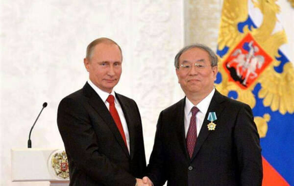 陈平在俄罗斯获普京总统授予俄罗斯友谊勋章