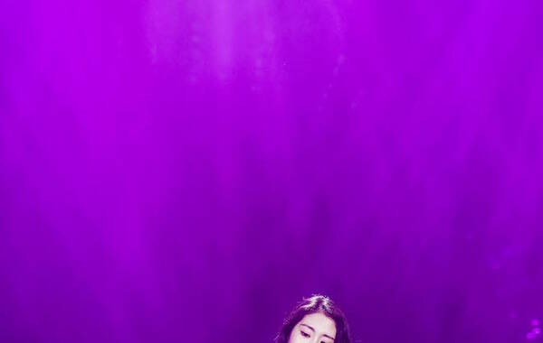 黑天鹅张碧晨返场唱原创 光脚唱歌唱的真享受