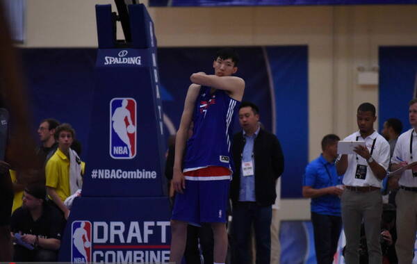 北京时间5月13日消息，周琦参加了NBA官方在芝加哥举办的联合试训，此前的体测照片也被曝光。