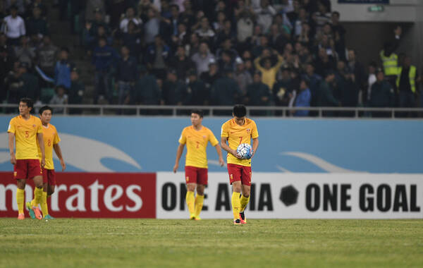 北京时间10月11日，2018世界杯预选赛亚洲区12强赛第4轮。国足在客场迎战乌兹别克斯坦，前三战1平2负的国足仅积一分，此役对阵乌兹若再不取胜，国足将极有可能无缘世界杯。最终，国足客场0-2不敌乌兹，4战积1分，出线形势岌岌可危。