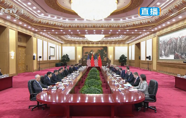 11月9日，特朗普访华欢迎仪式结束后，习近平与特朗普在北京人民大会堂举行会谈。图文：央视新闻