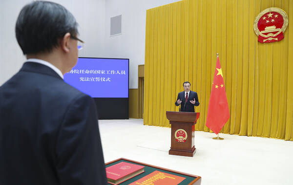 据中国政府网报道，4月16日，新一届国务院在中南海举行宪法宣誓仪式。国务院总理李克强监誓。