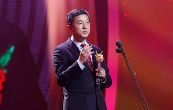 美国国家科学院院士张首晟获颁华人盛典科学研究大奖。